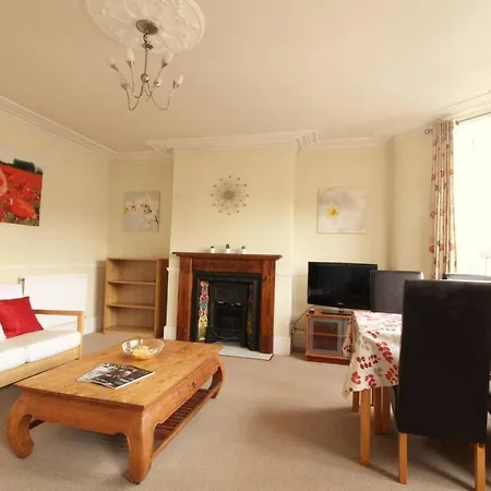 Apartment Bright & Spacious 3 Bedroom Maisonette In Redland
