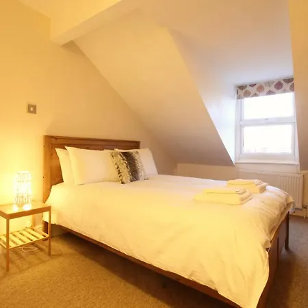 Bright & Spacious 3 Bedroom Maisonette In Redland *