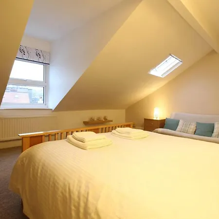 Bright & Spacious 3 Bedroom Maisonette In Redland