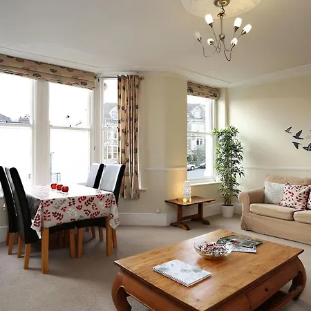 Bright & Spacious 3 Bedroom Maisonette In Redland Bristol