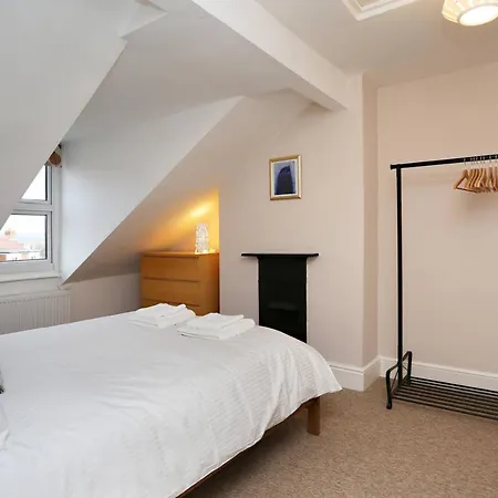 Bright & Spacious 3 Bedroom Maisonette In Redland Bristol
