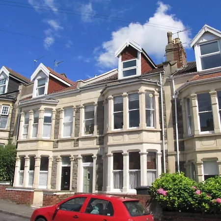 Bright & Spacious 3 Bedroom Maisonette In Redland Apartment *