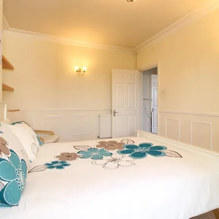 Bright & Spacious 3 Bedroom Maisonette In Redland Apartment Bristol