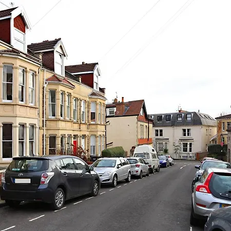 Bright & Spacious 3 Bedroom Maisonette In Redland