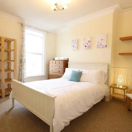 Apartment Bright & Spacious 3 Bedroom Maisonette In Redland *