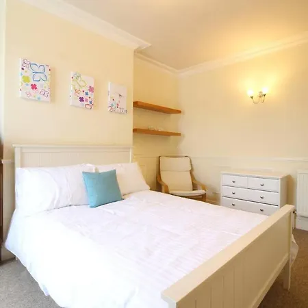 Bright & Spacious 3 Bedroom Maisonette In Redland Apartment Bristol