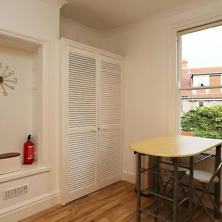 Bright & Spacious 3 Bedroom Maisonette In Redland Apartment Bristol